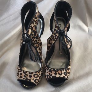 Bebe Venezia leopard heels size 6